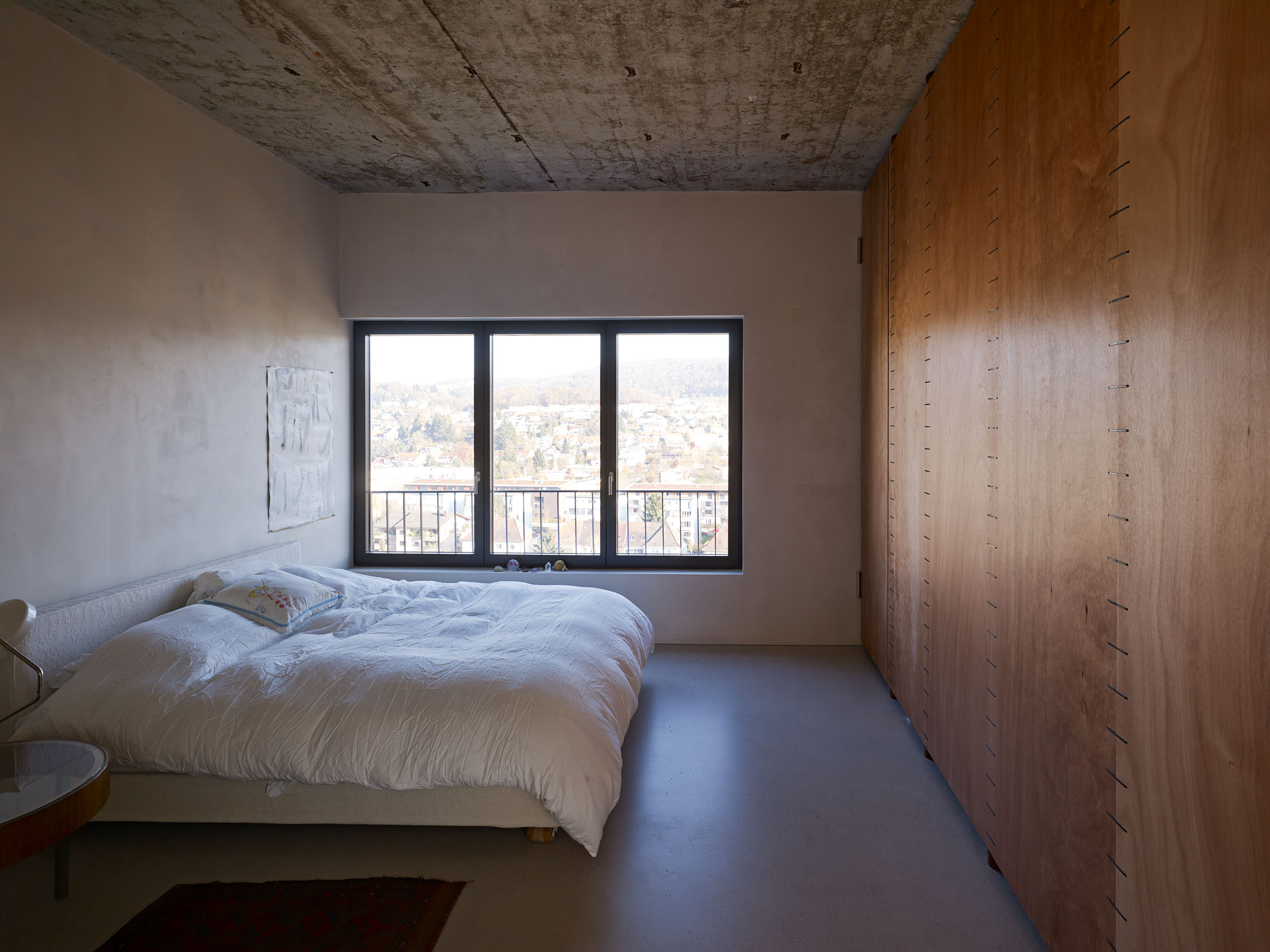 E12412 040324p j2560